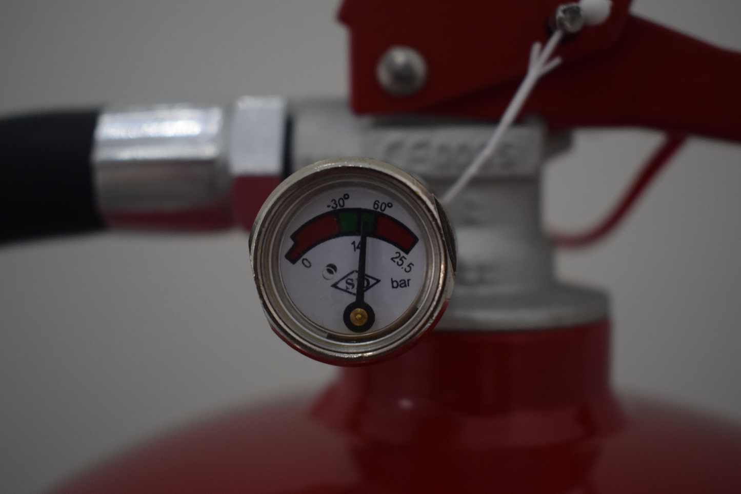 Druckmanometer - Feuerlöscher – MOBIAK MBK17-060PA-VR, 6 kg, Pulverlöscher, 34A, 233B, C, Detailansicht 3
