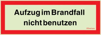Hinweisschild „Aufzug im Brandfall nicht benutzen“ in verschiedenen Varianten